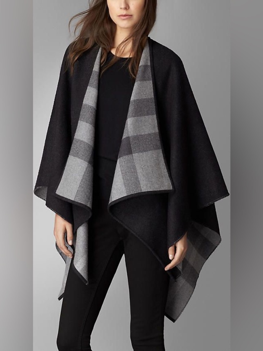 Burberry 100 wool Black & Gray Reversible Cape New - Picture 7 of 8